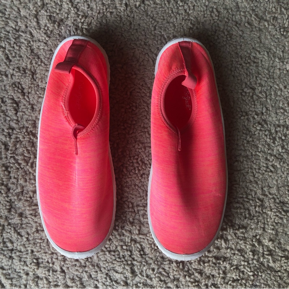 Cat and Jack water shoes. Size 3